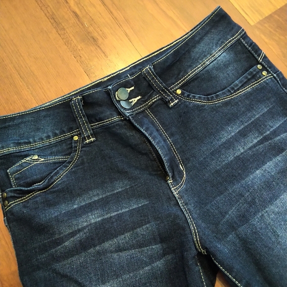 Dark wash cropped jeans - Picture 3 of 4